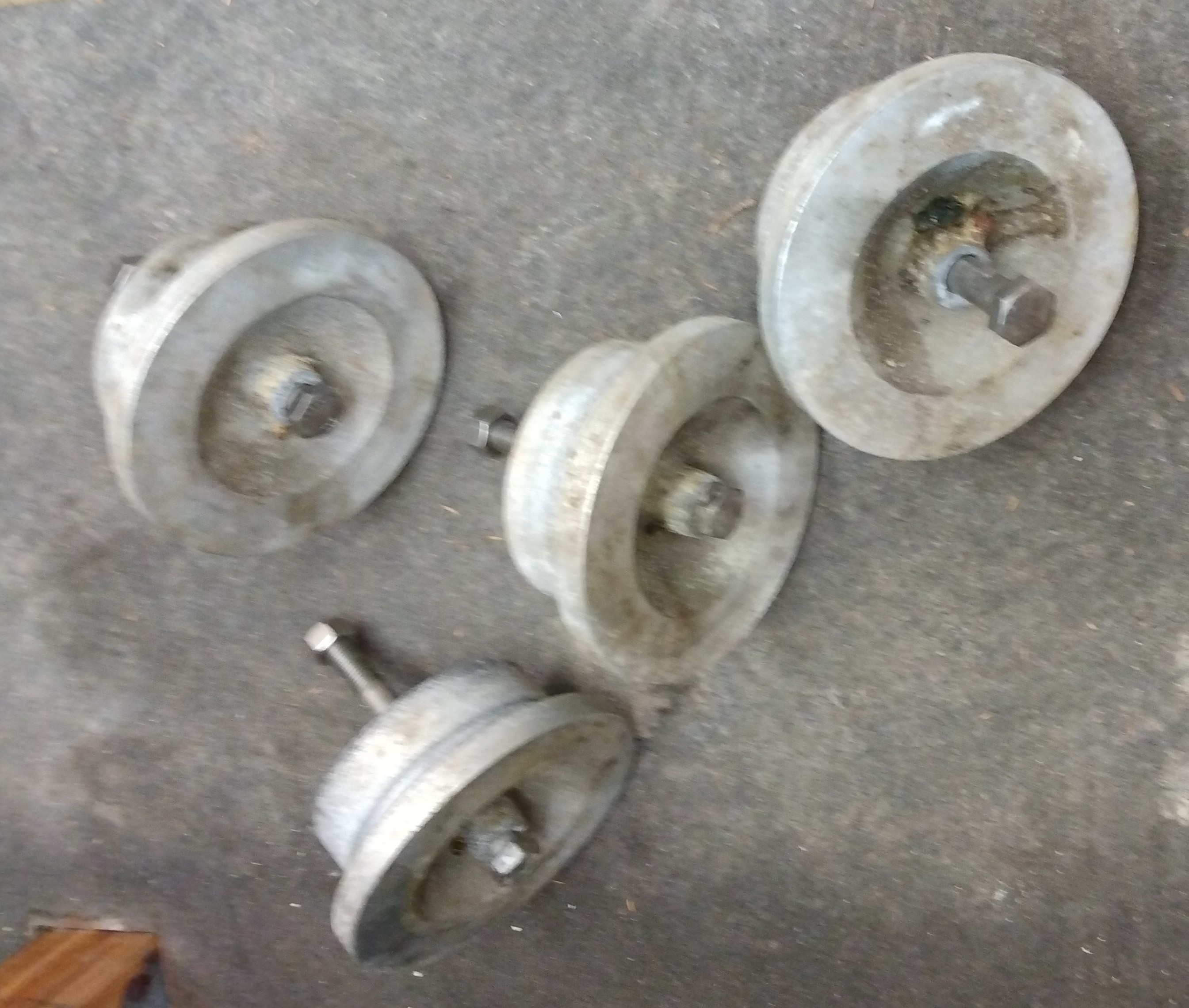 Four cast aluminum wheels for the boat-trolley